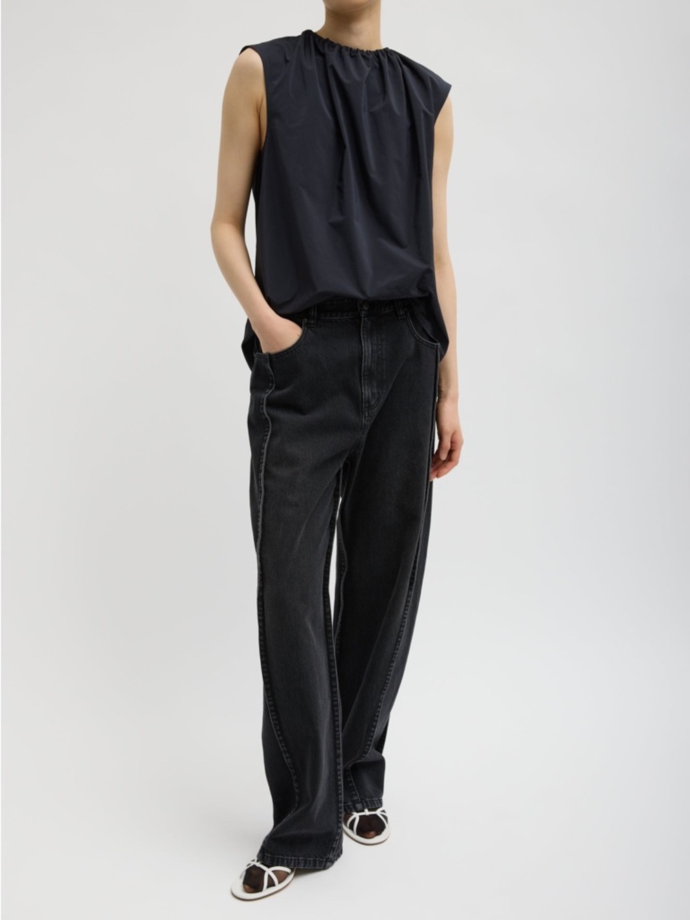 Tibi Tuck jeans - Picture 2 of 9